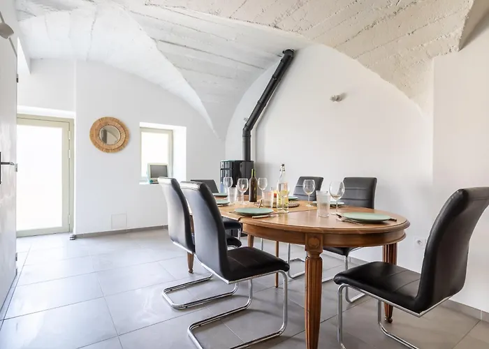 Holiday home Au Calme Avec Lits Queen Size Proche Clermont A La Mouteyre