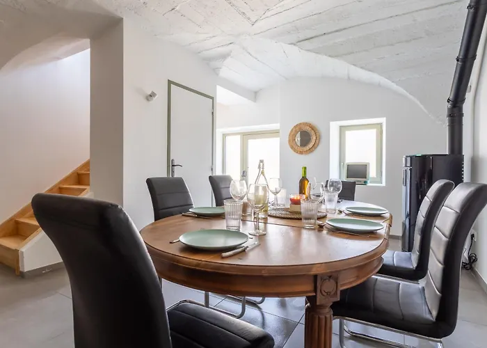 Au Calme Avec Lits Queen Size Proche Clermont A La Mouteyre Holiday home *